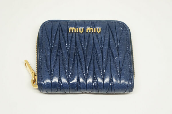 2017新作入荷 MIU MIU ミュウミュウスーパーコピー 財布 マトラッセ パス/コインケース 5MM268 Bluette